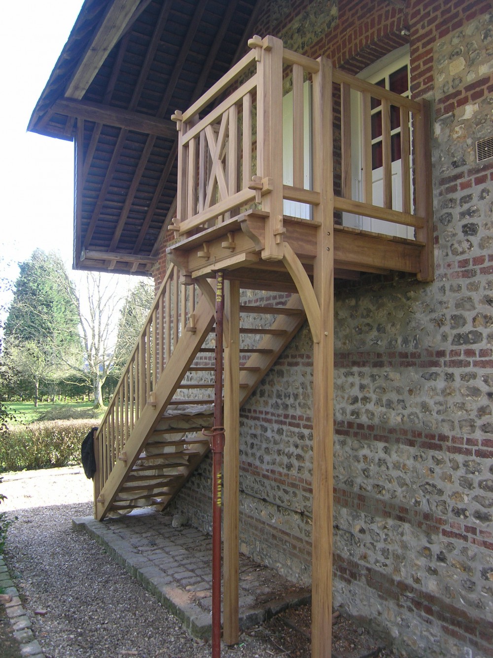 escalier extérieur en iroko